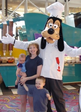 Disney World Chef Mickeys Goofy