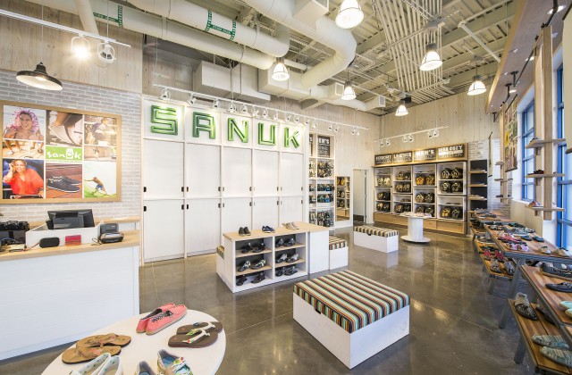 Disney Springs - Sanuk